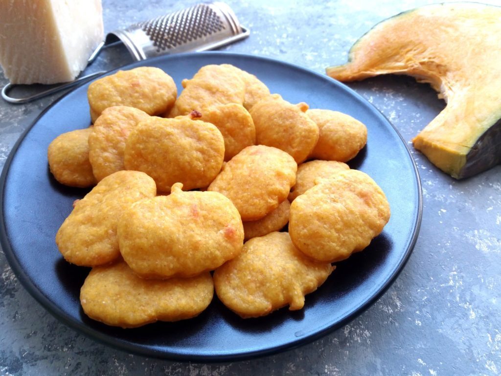 Biscotti salati alla zucca e parmigiano
