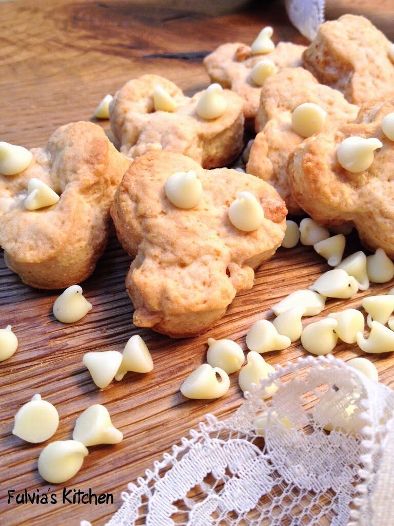 Biscotti secchi al cioccolato bianco