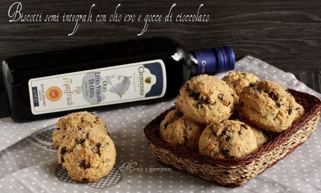 Biscotti semi integrali con olio evo e gocce di cioccolato