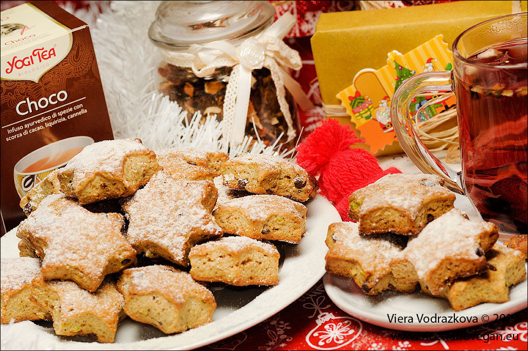 Biscotti stellari con yogi tea e pistacchi
