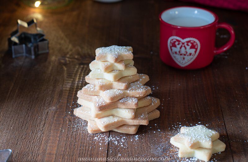 Biscotti stelle di frolla natalizi