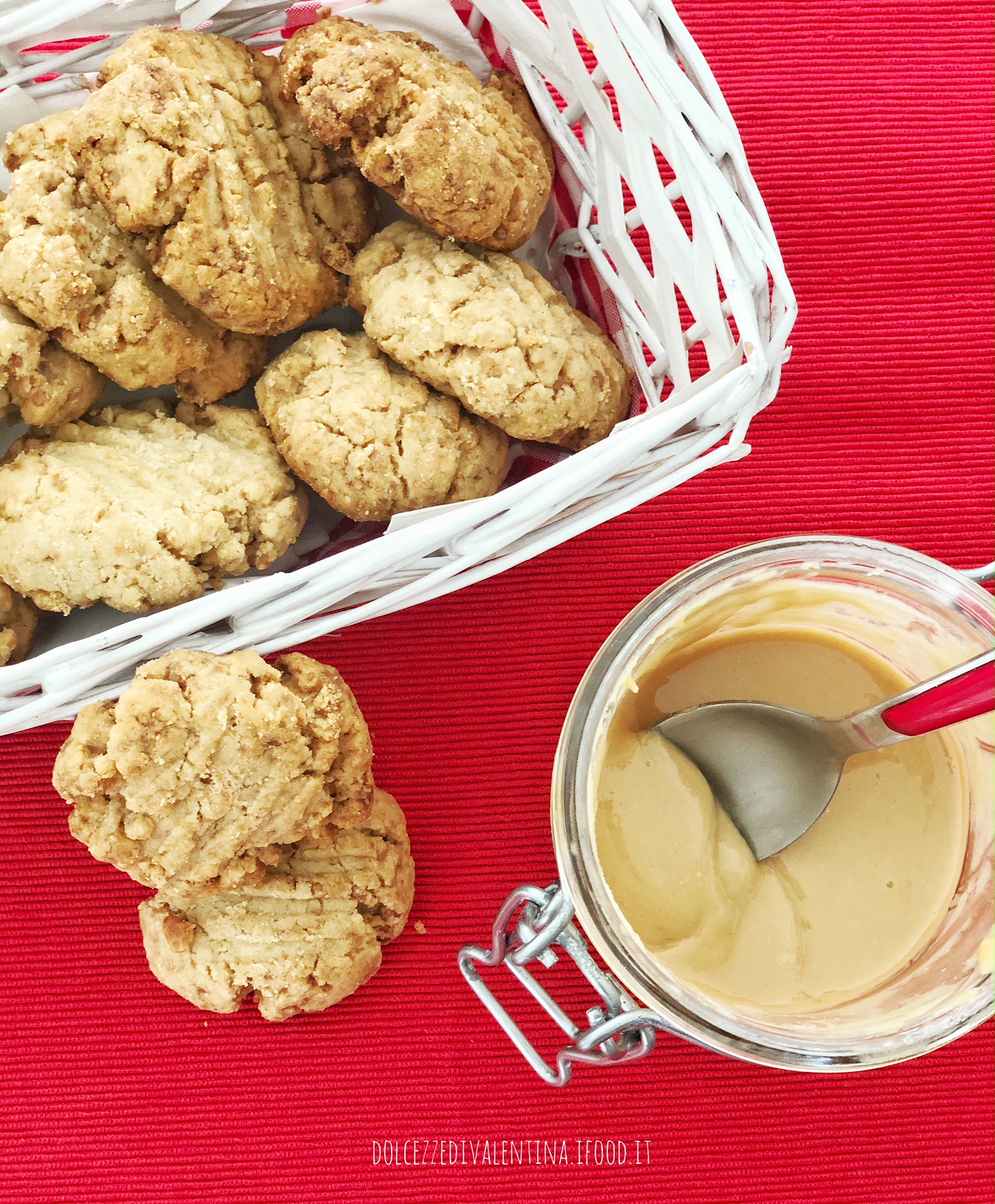Biscotti vegan al burro di arachidi