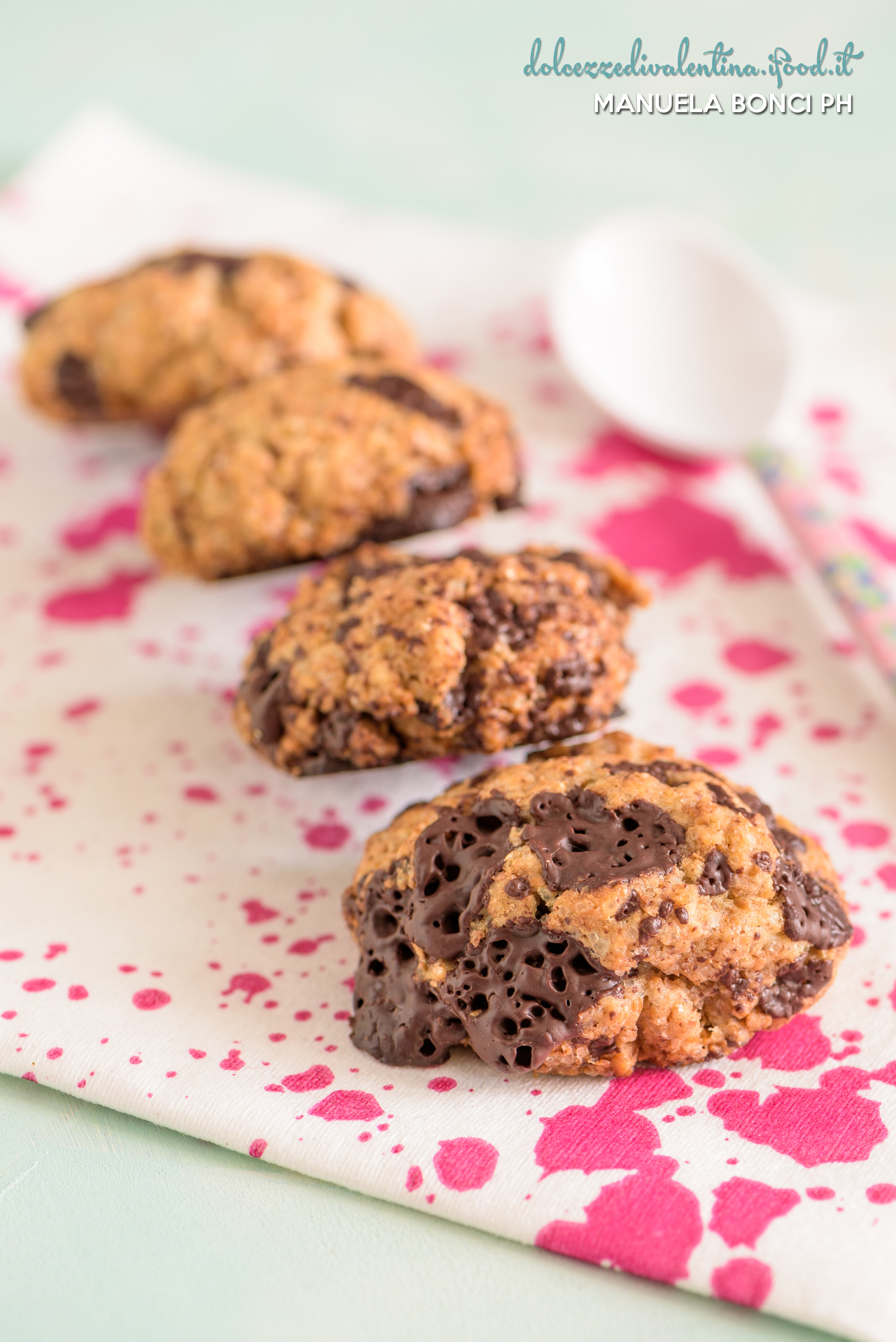 Biscotti vegan con scaglie di cioccolato