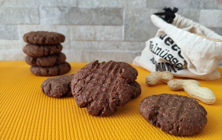 Biscotti vegan integrali al burro d’arachidi