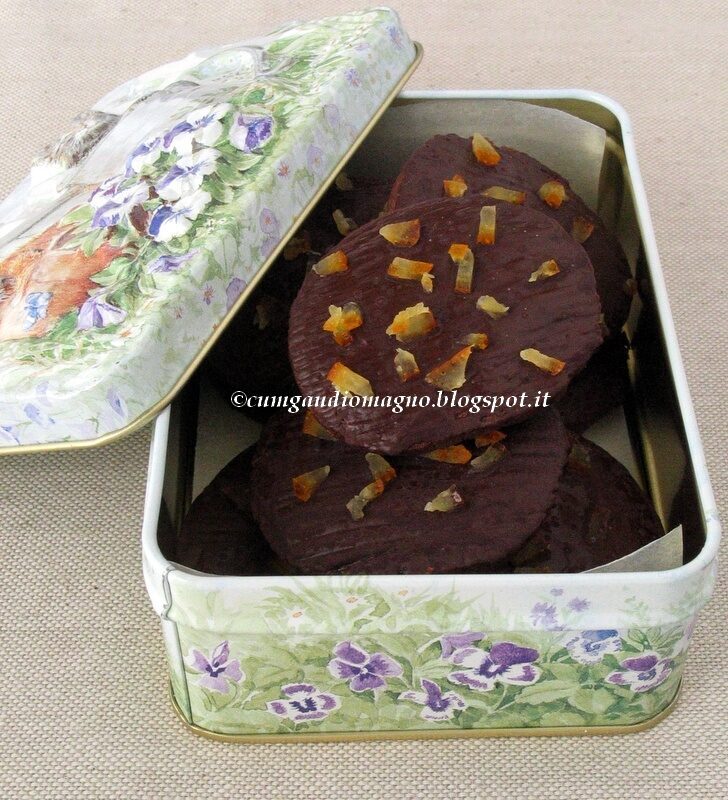 Biscotti velocissimi con cioccolato e arancia candita