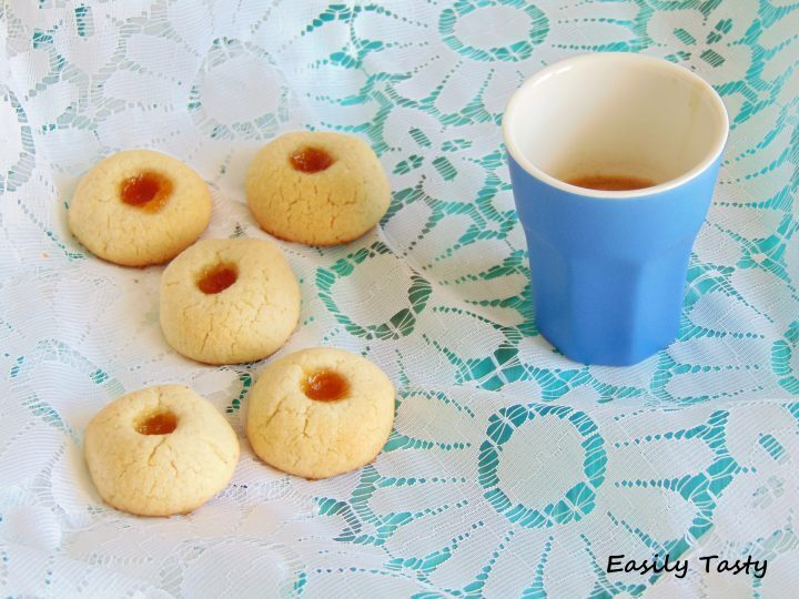Biscottini alla marmellata di albicocche