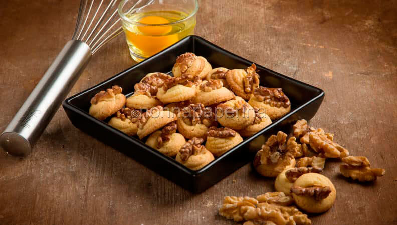 Biscottini di frolla montata con le noci: il dolce risveglio croccante e senza glutine