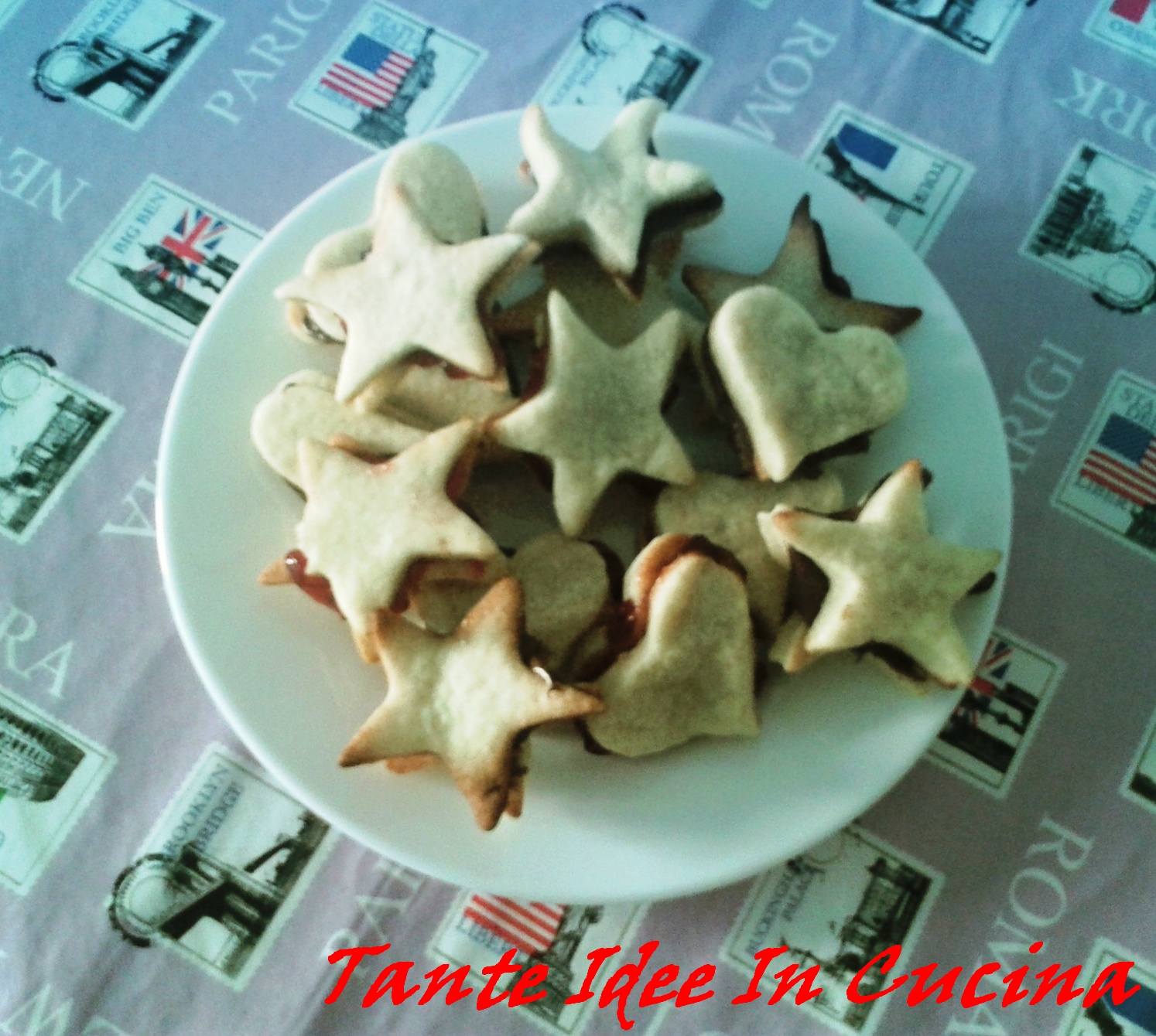 Biscottini di pasta frolla farciti
