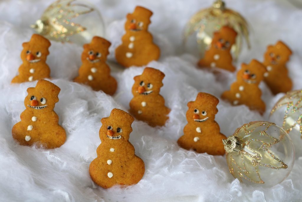 Biscottini pupazzo di neve miele e cannella