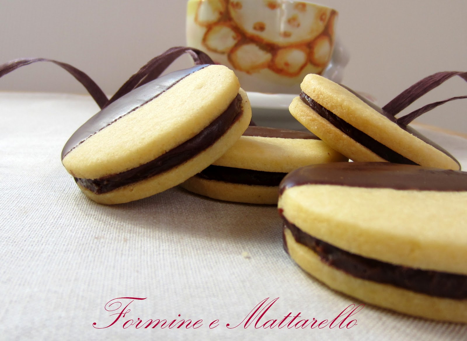 Biscotto farcito con crema cioccolato e rum