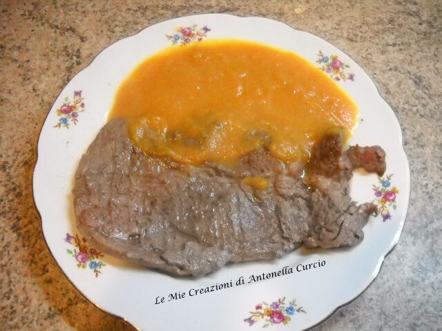 Bistecca di manzo con pure’ di carote
