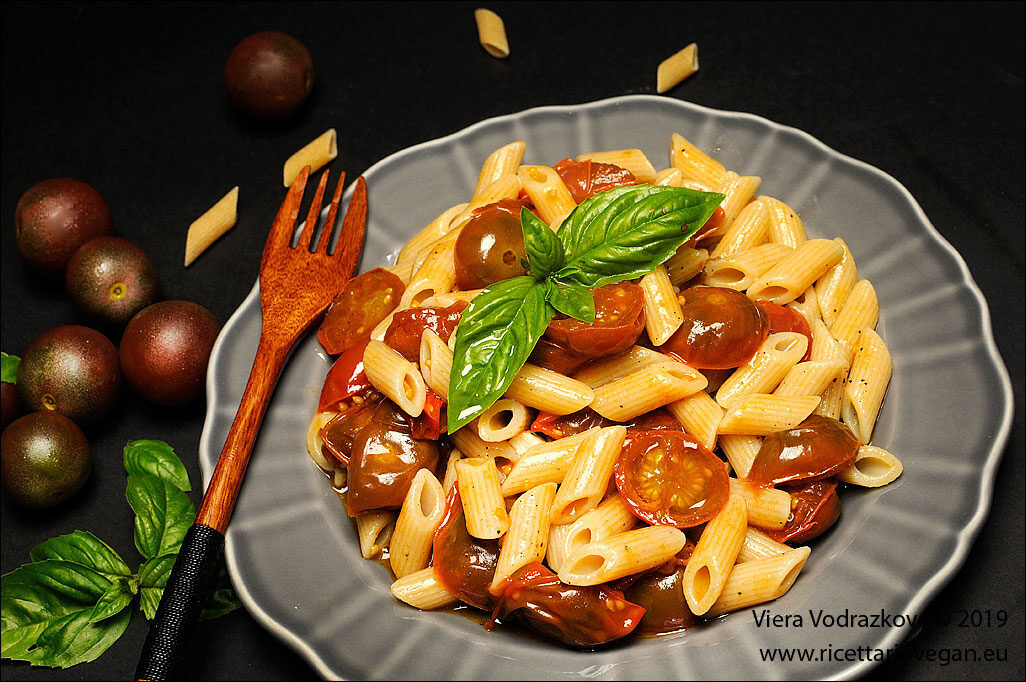 Black cherry al basilico e mezzepenne semiintegrali