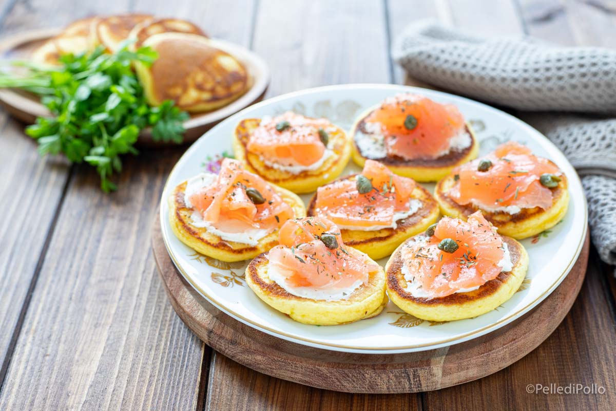 Blinis con salmone affumicato