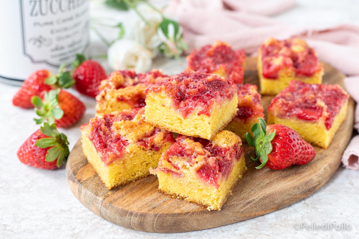 Blondies alle fragole e cioccolato bianco