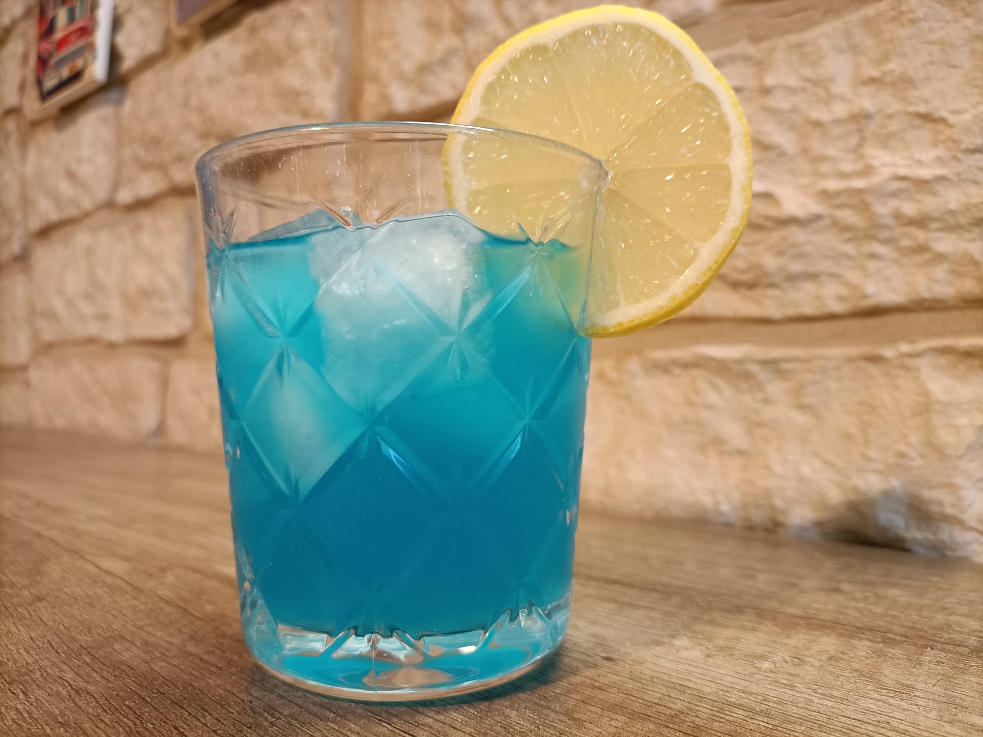 Blue lagoon cocktail fatto in casa: ricetta