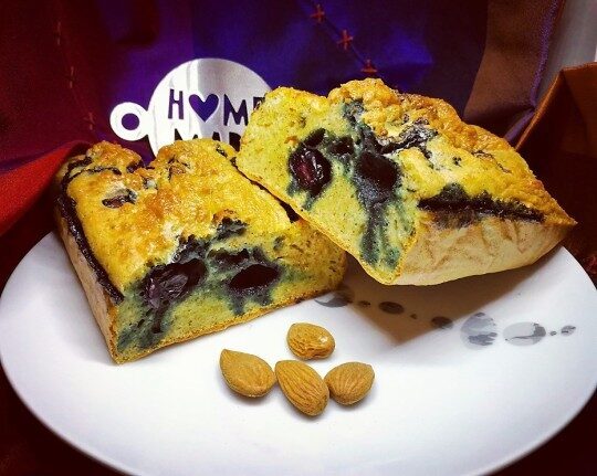 BLUEBERRY PLUMCAKE