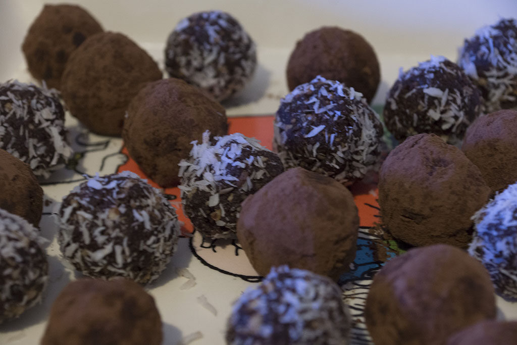 Bocconcini al cacao, cocco e fichi secchi