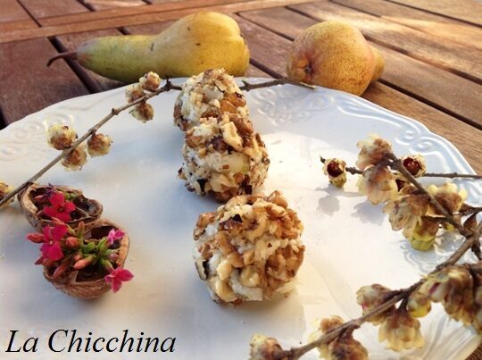 Bocconcini con formaggi, pera e altre bontà