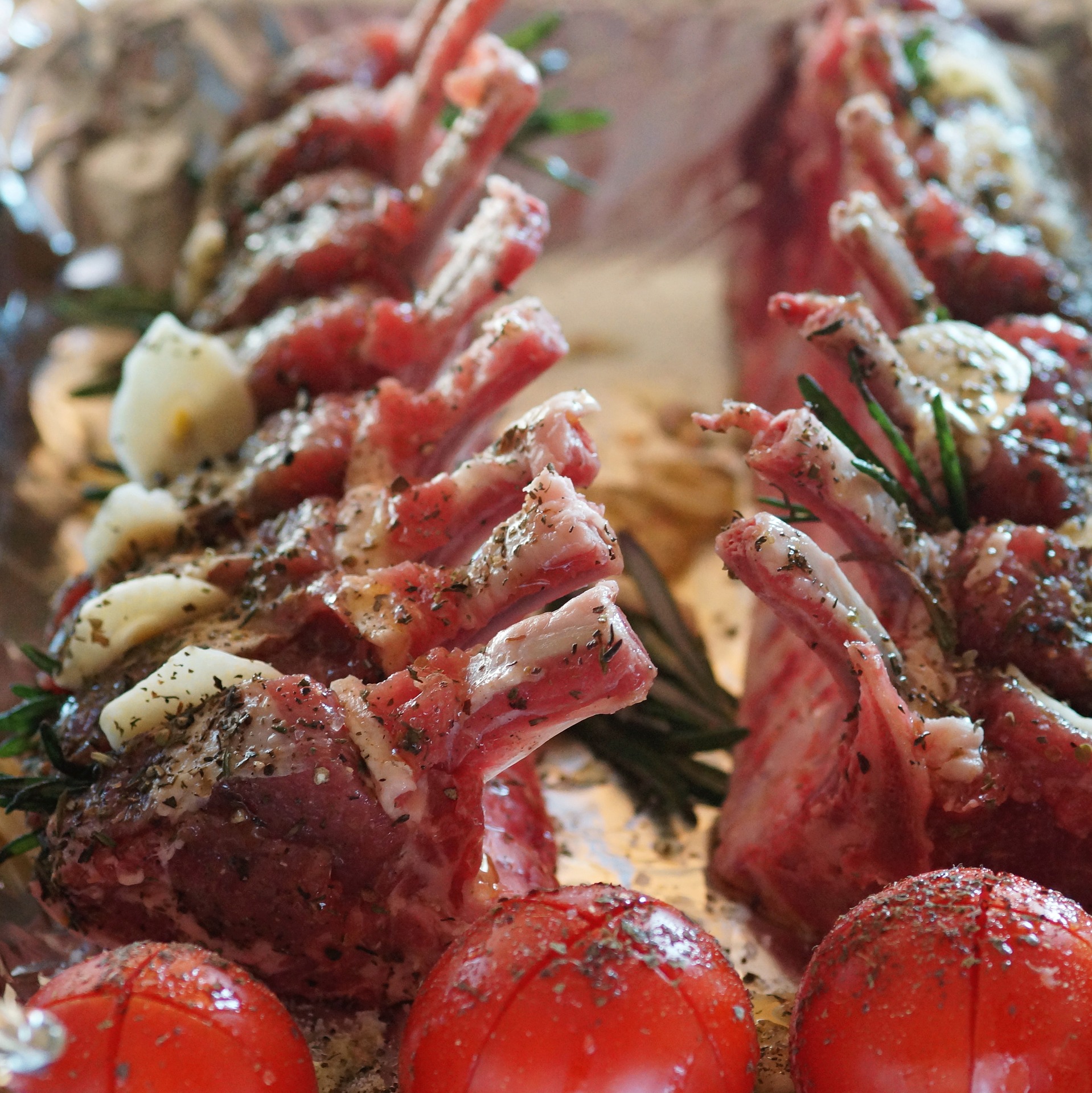 Bocconcini di agnello alla mediterranea | ricetta pratica e veloce