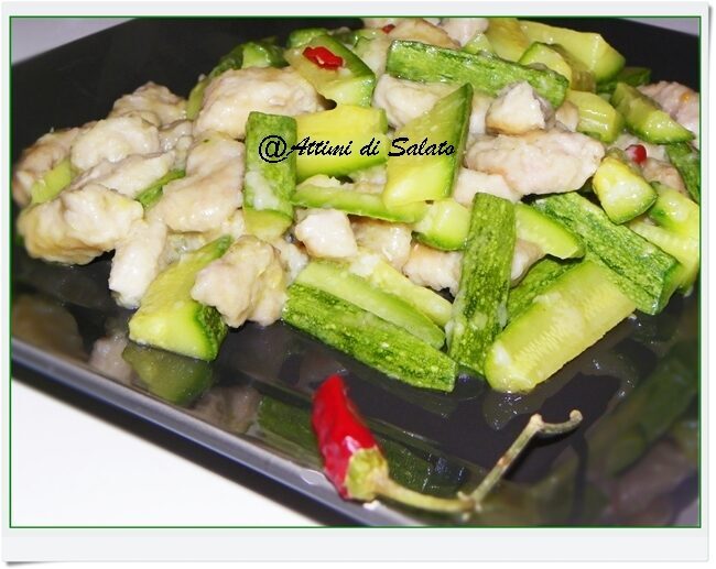 Bocconcini di maiale piccanti con zucchine