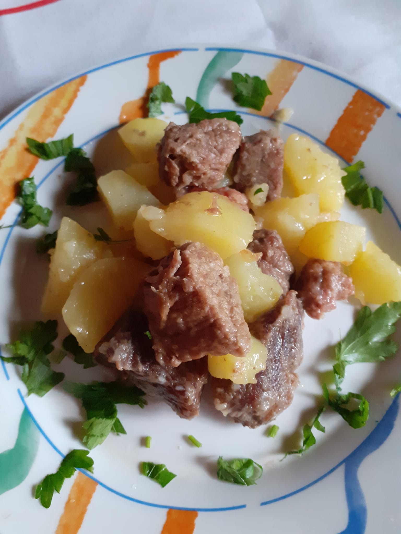 Bocconcini di manzo e patate alla birra chiara