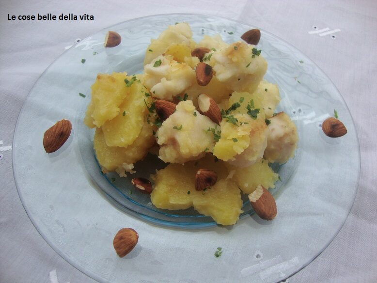 Bocconcini di merluzzo con patate e mandorle croccanti