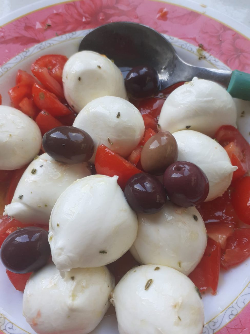Bocconcini di mozzarella alla caprese