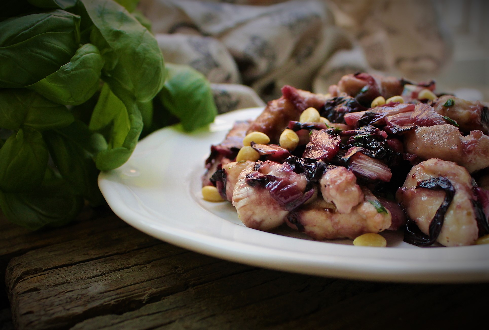 Bocconcini di pollo al radicchio