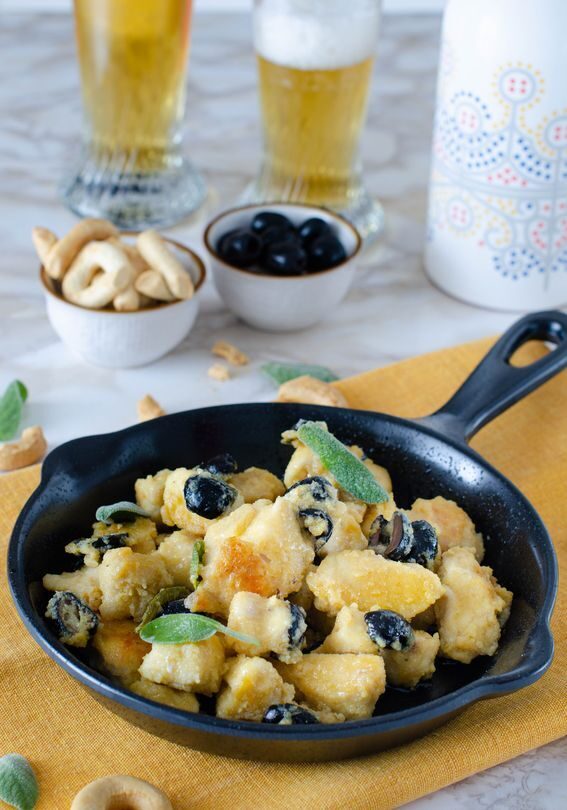 Bocconcini di pollo alla birra con olive e salvia