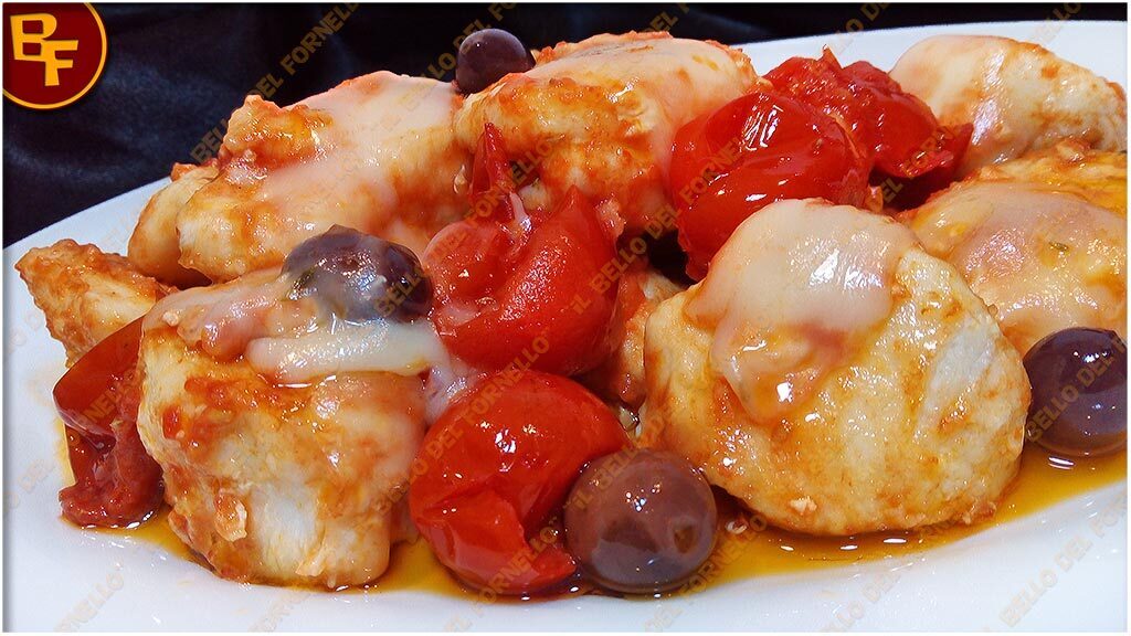 Bocconcini di pollo alla pizzaiola con olive e provola