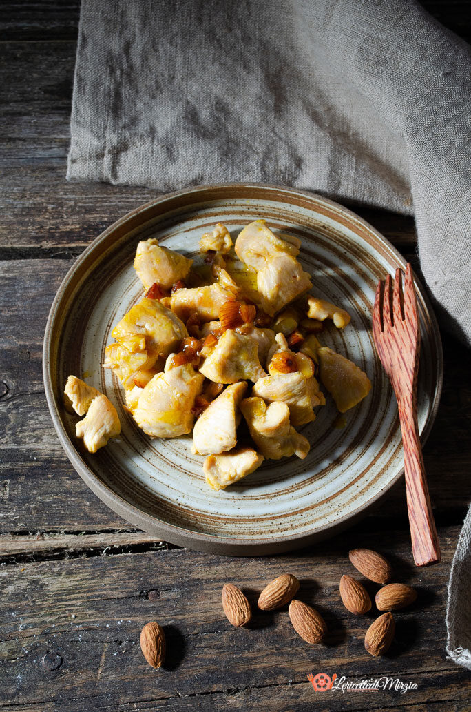 Bocconcini di pollo all’arancia e mandorle