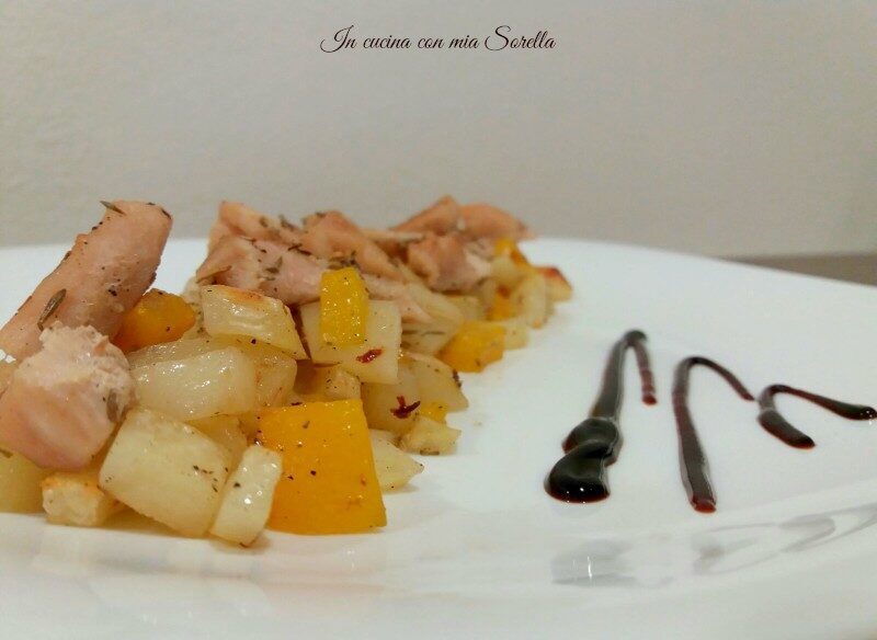Bocconcini di pollo alle erbe con zucca e patate al forno