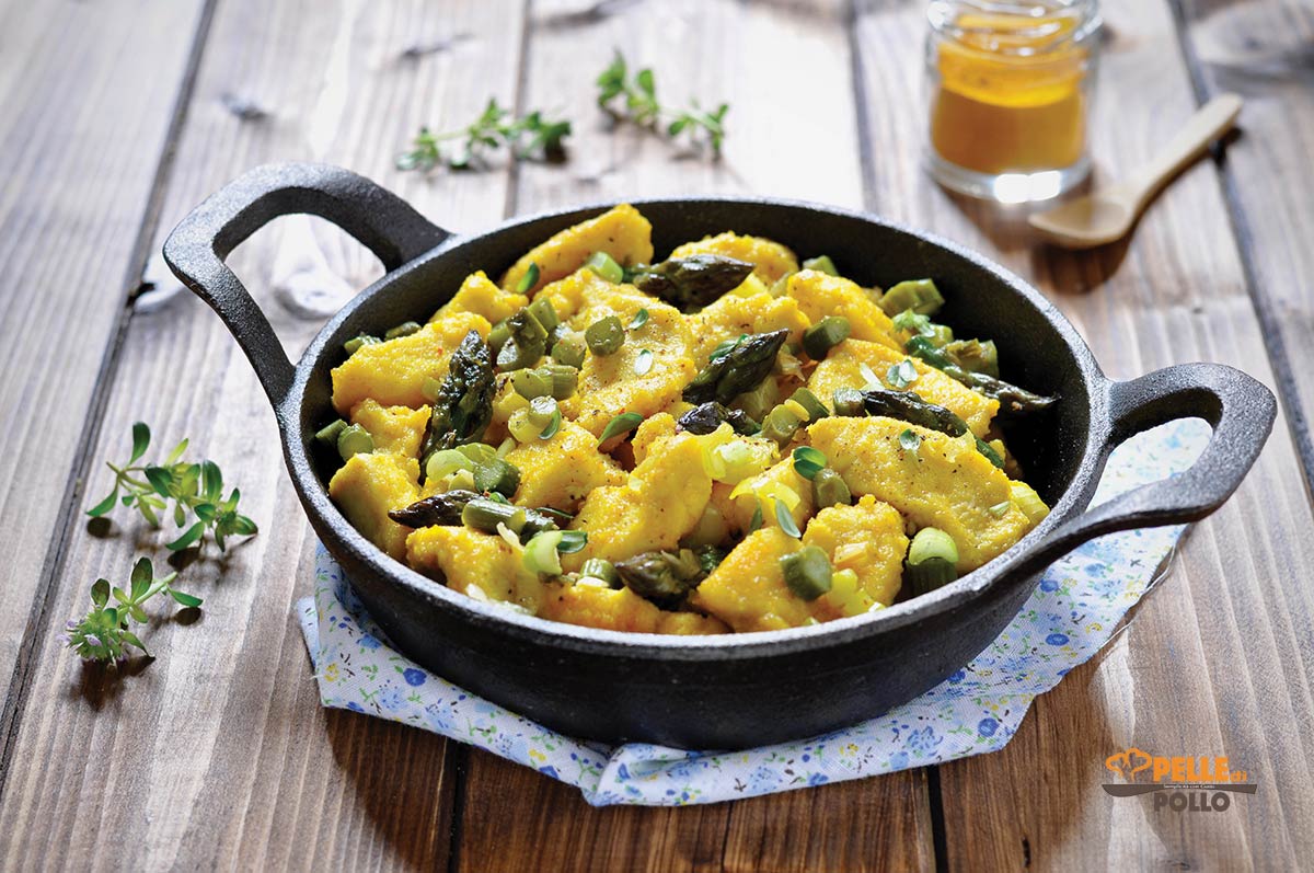 Bocconcini di pollo con asparagi e curcuma