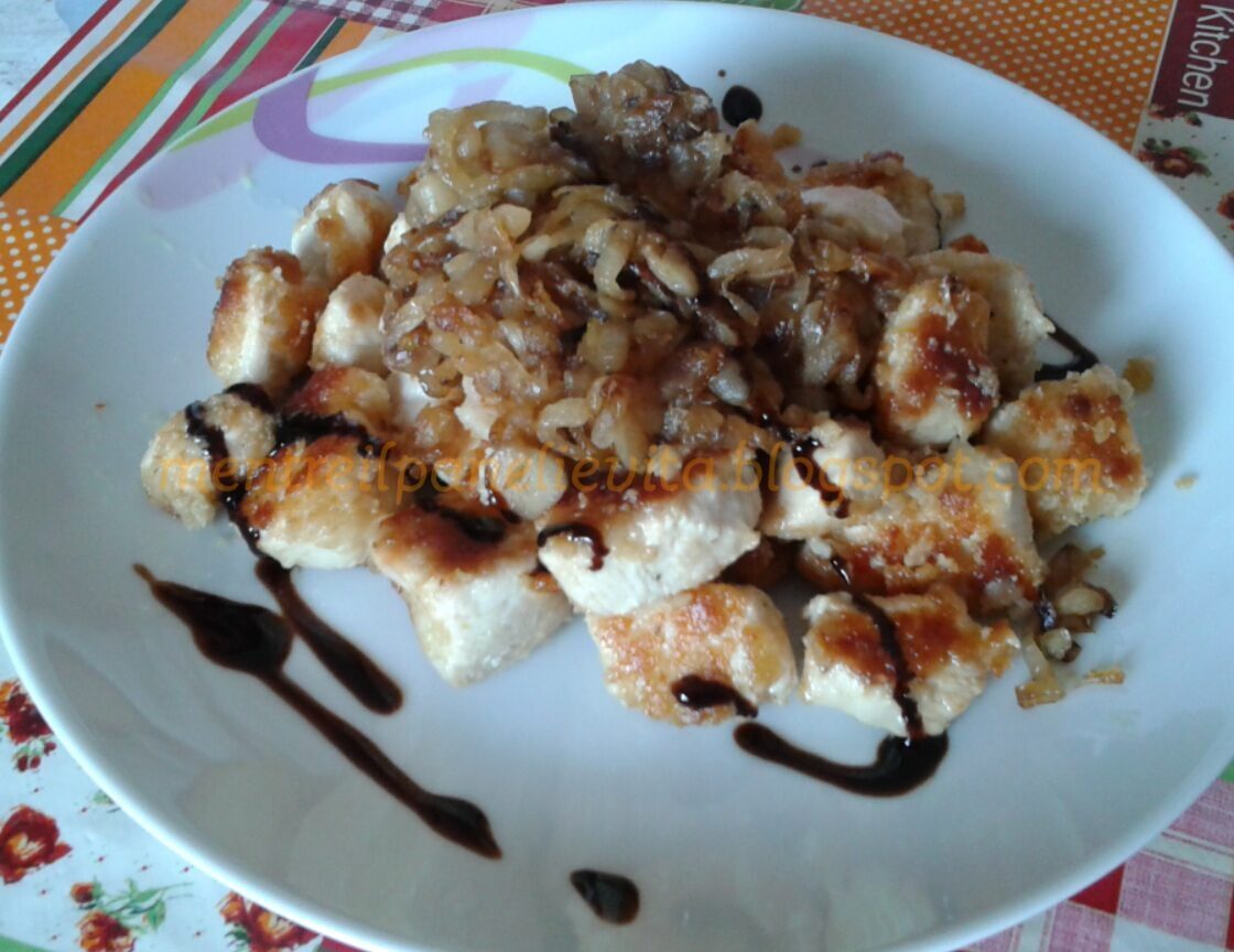 Bocconcini di pollo con cipolle caramellate
