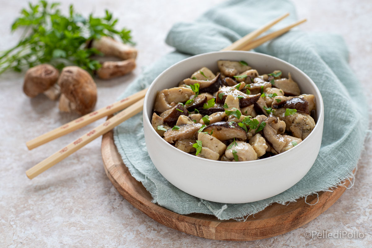 Bocconcini di pollo con funghi shiitake