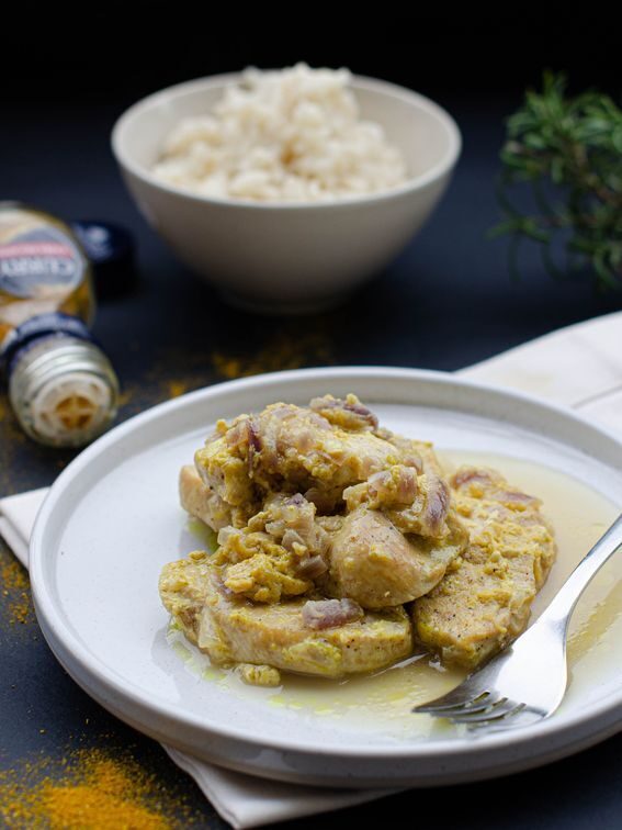 Bocconcini di pollo con latte cipolla e curry
