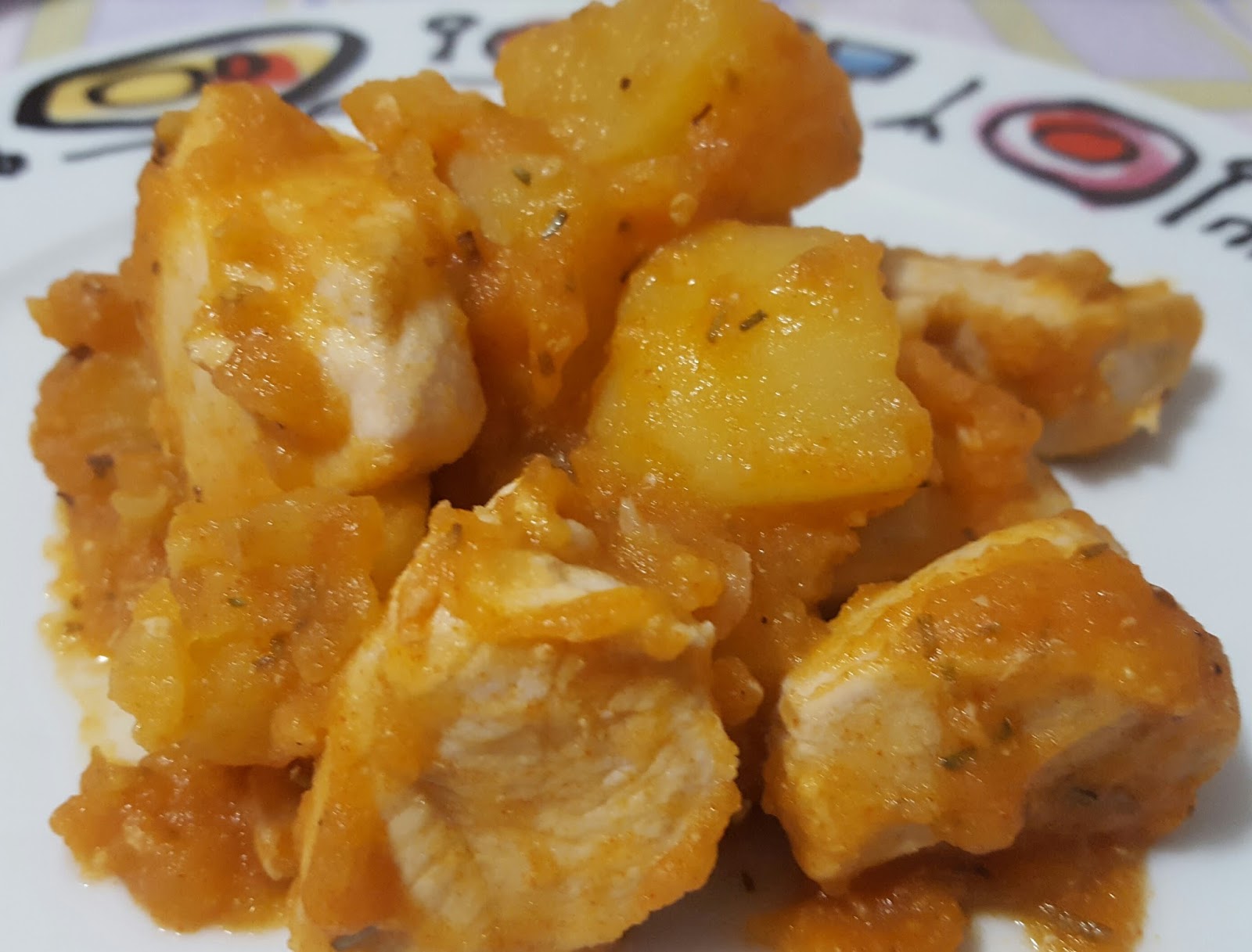 Bocconcini di pollo con patate alla paprika dolce