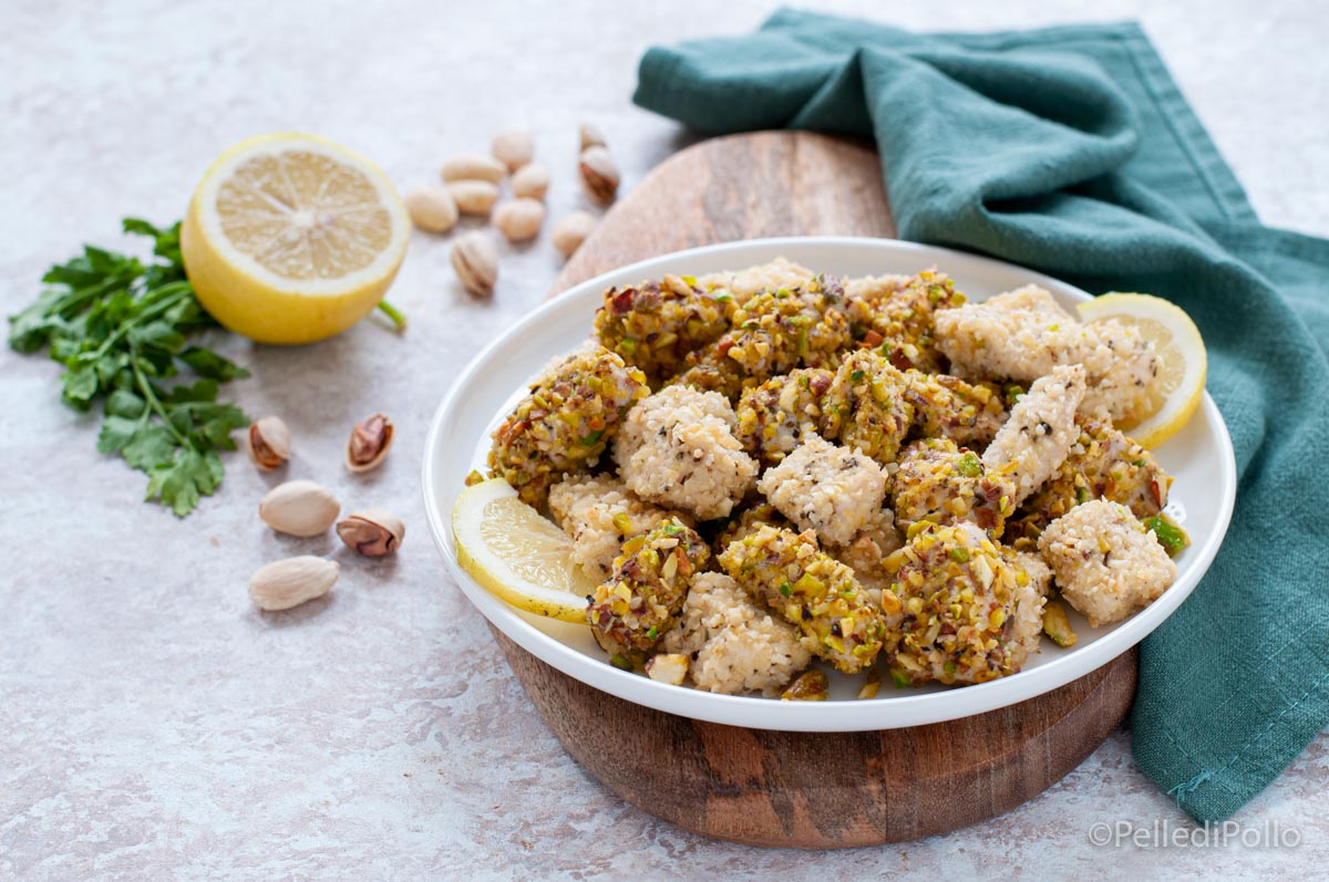 Bocconcini di pollo con pistacchi e mandorle