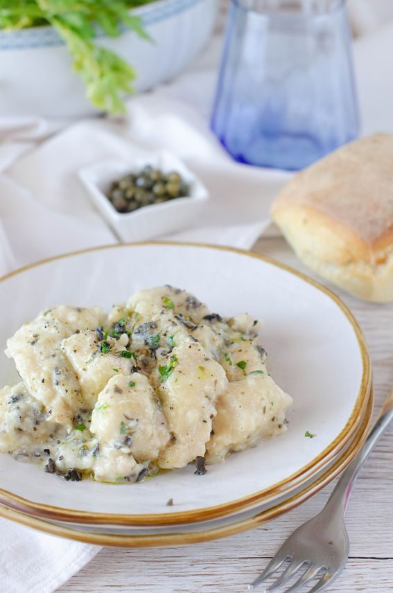 Bocconcini di pollo con trito di olive e capperi