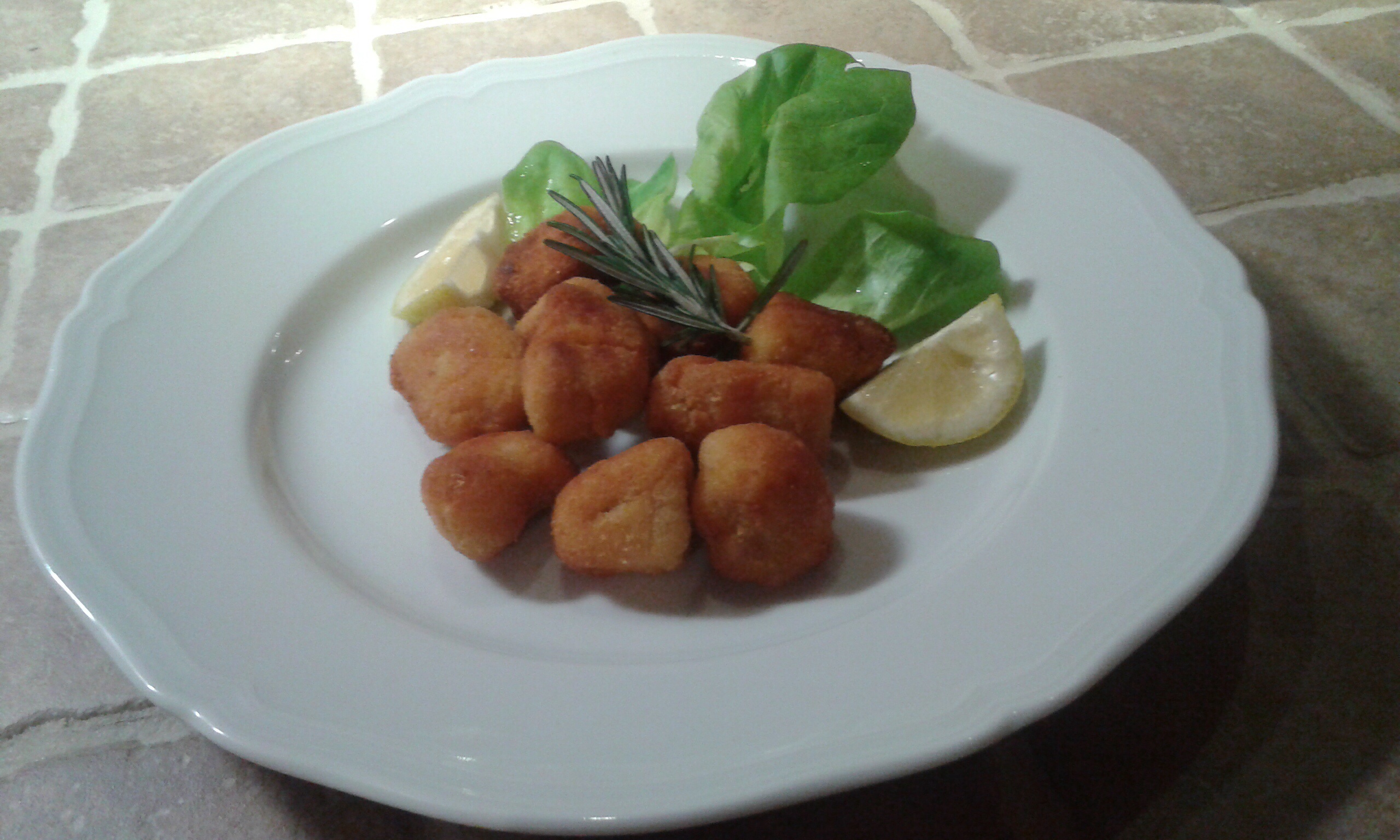 Bocconcini di pollo fritti al profumo di limone