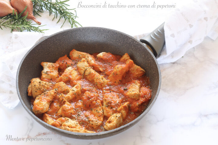 Bocconcini di tacchino con crema di peperoni
