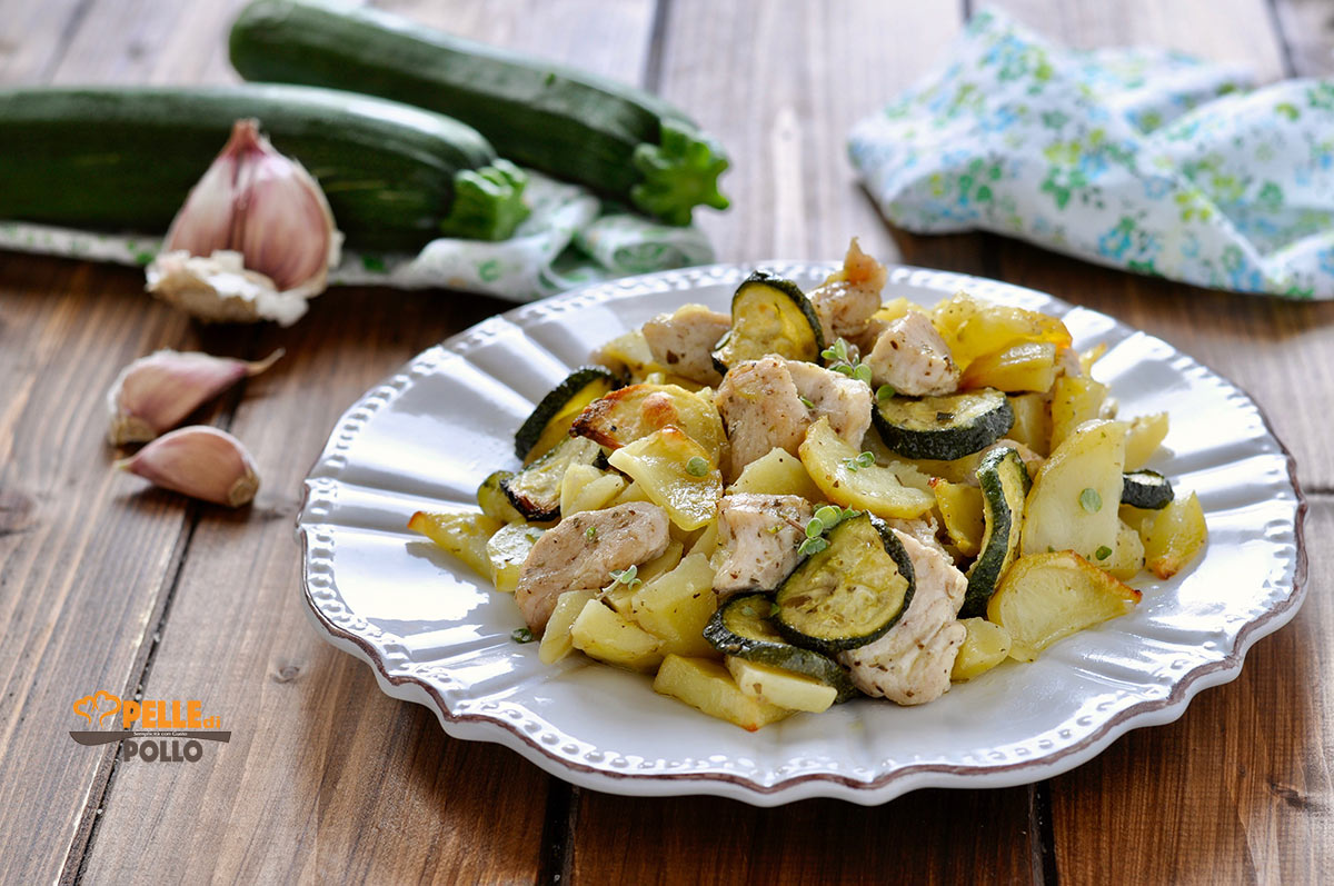 Bocconcini di tacchino con patate e zucchine al forno