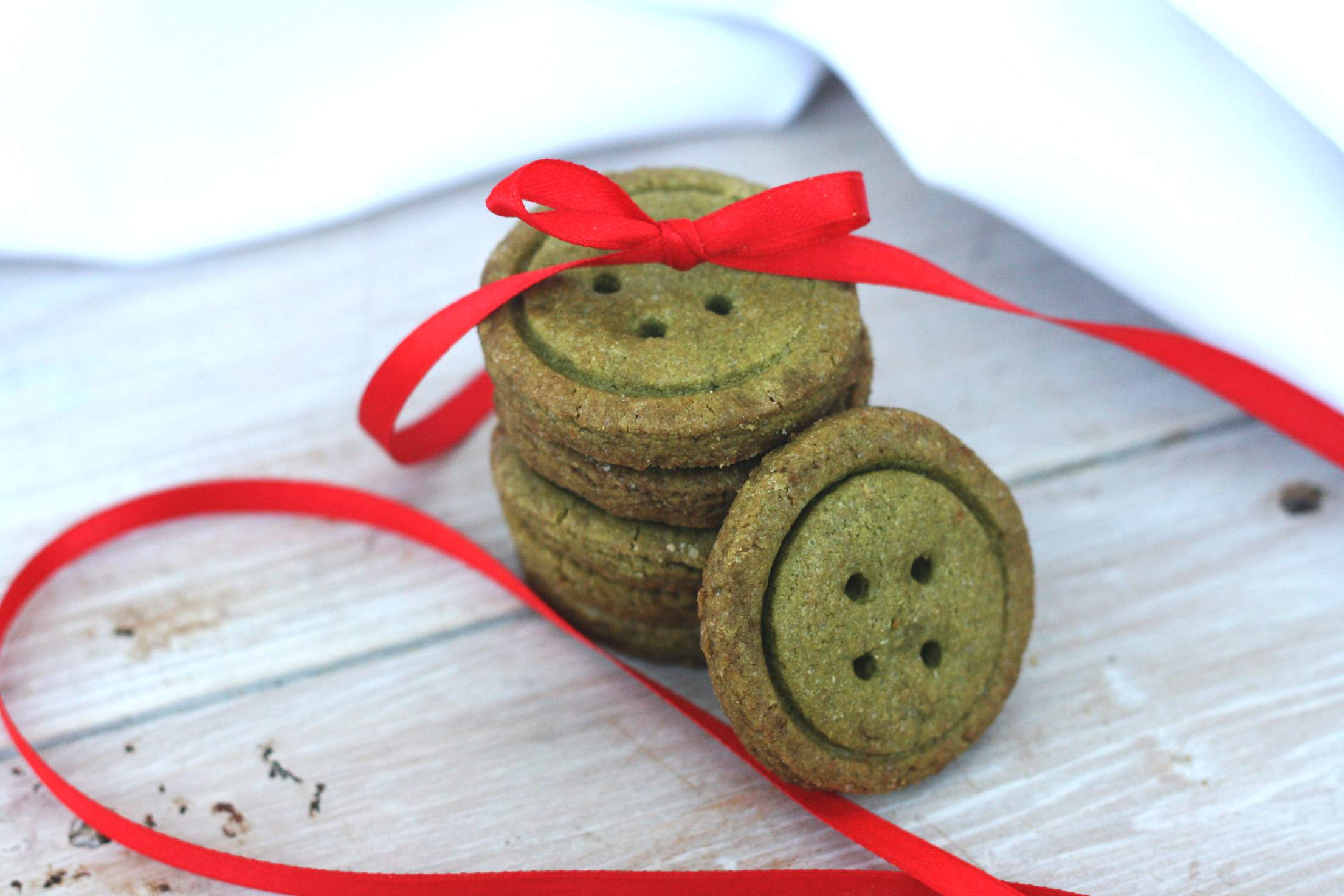 Bottoncini di frolla sableé al tè matcha