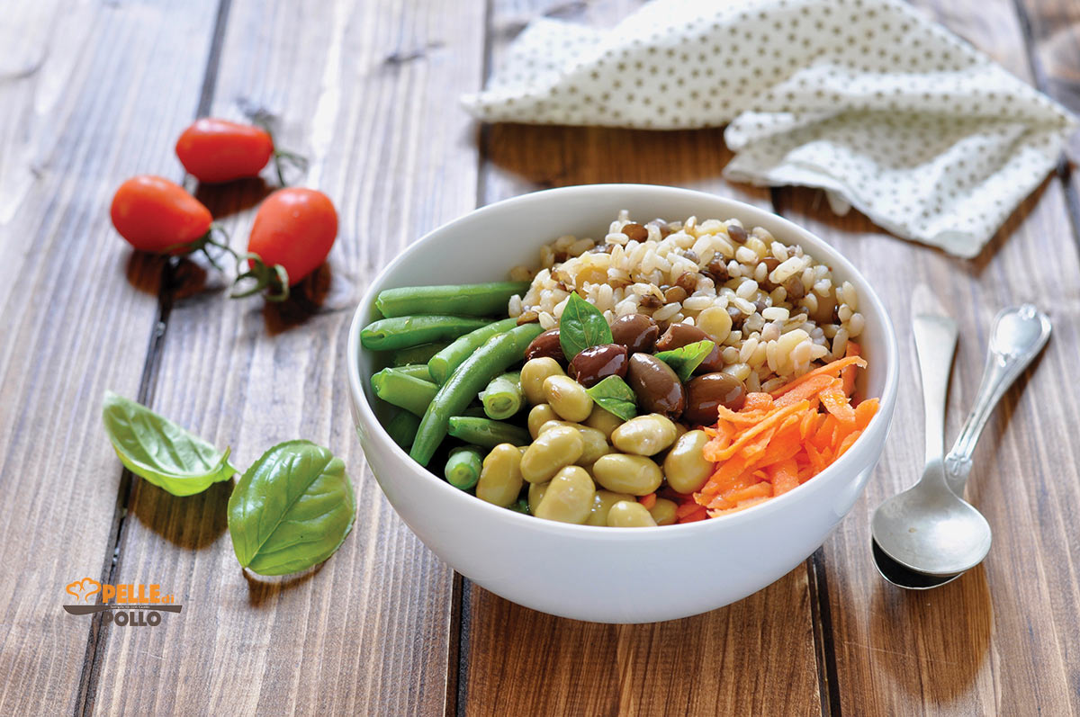 Bowl di riso integrale con edamame e verdure