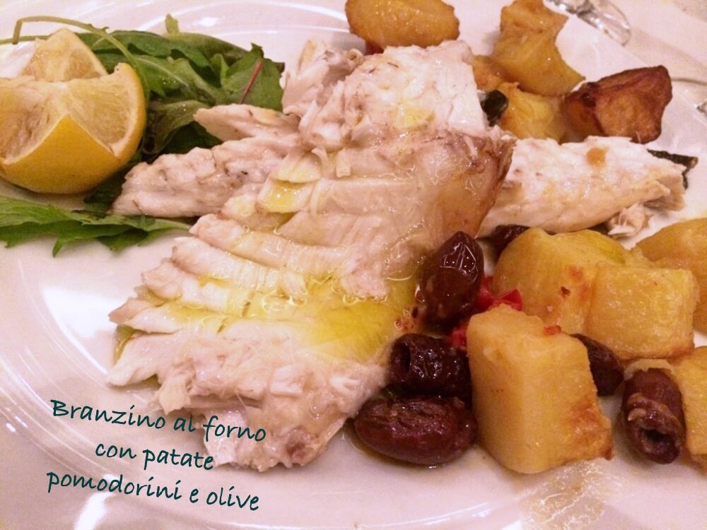 Branzino al forno con patate, pomodorini e olive