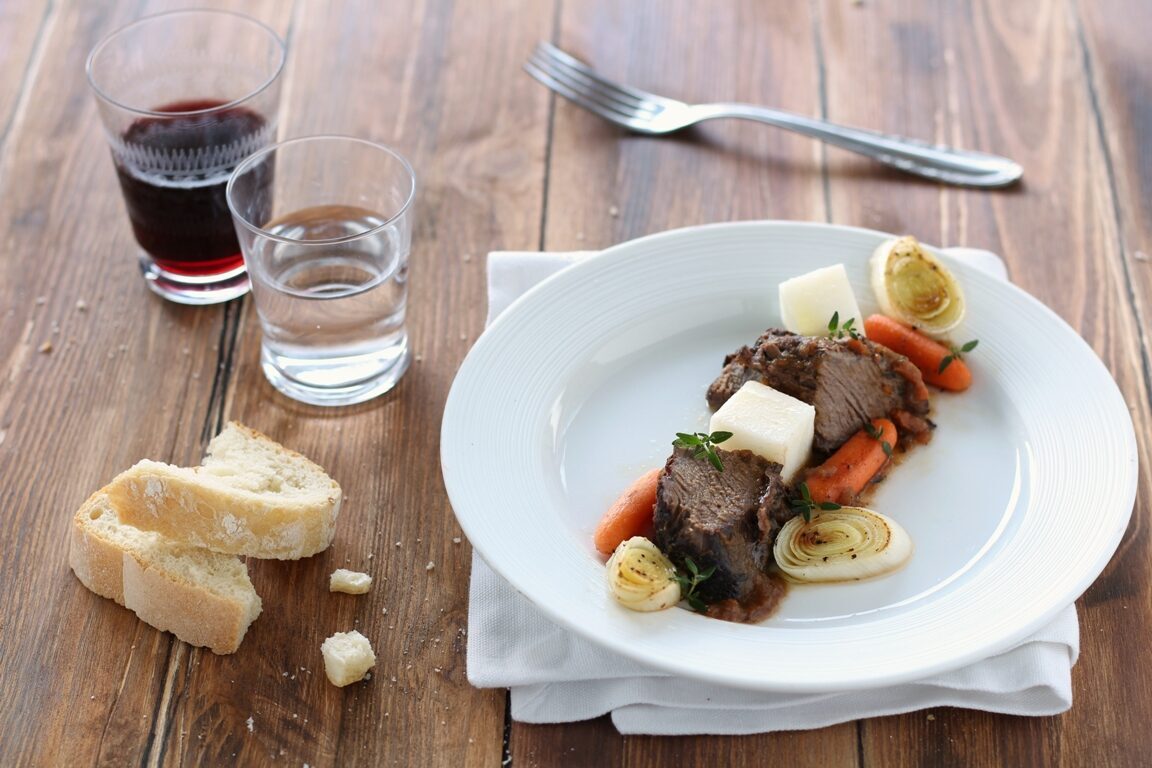 Brasato marinato al vino rosso e verdure
