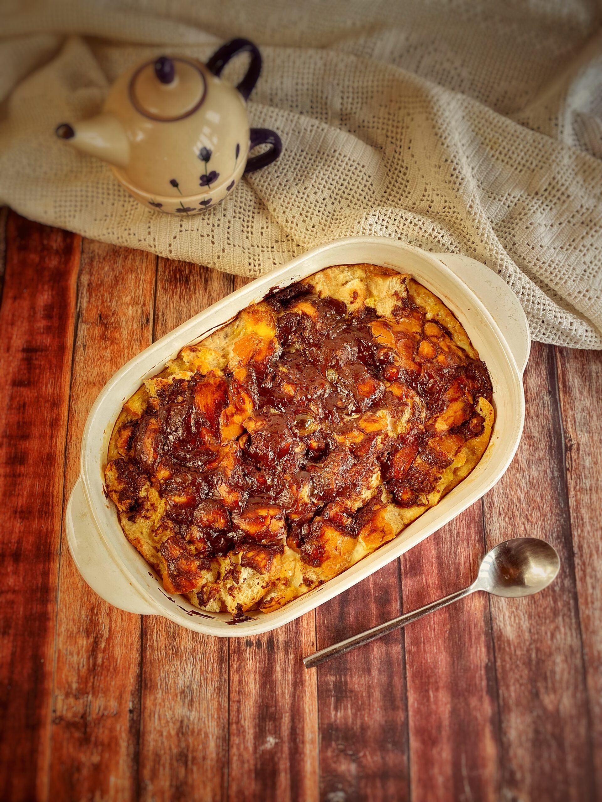 Bread pudding al cioccolato, nocciole e burro di arachidi (stati uniti)