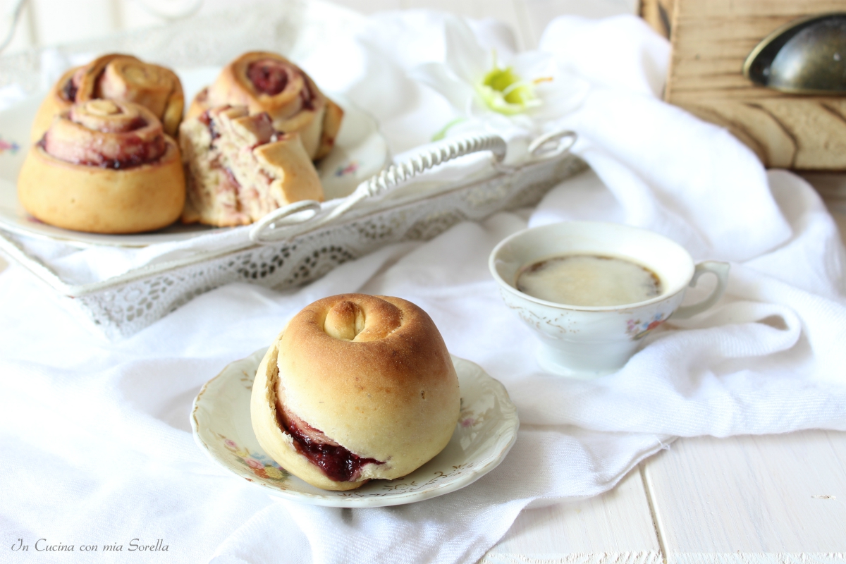 Brioche allo yogurt con marmellata