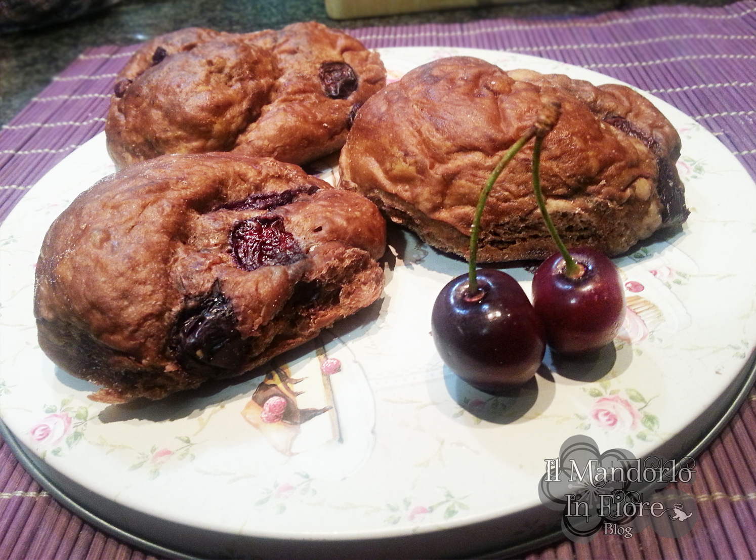 Brioche cioccolato e ciliegie