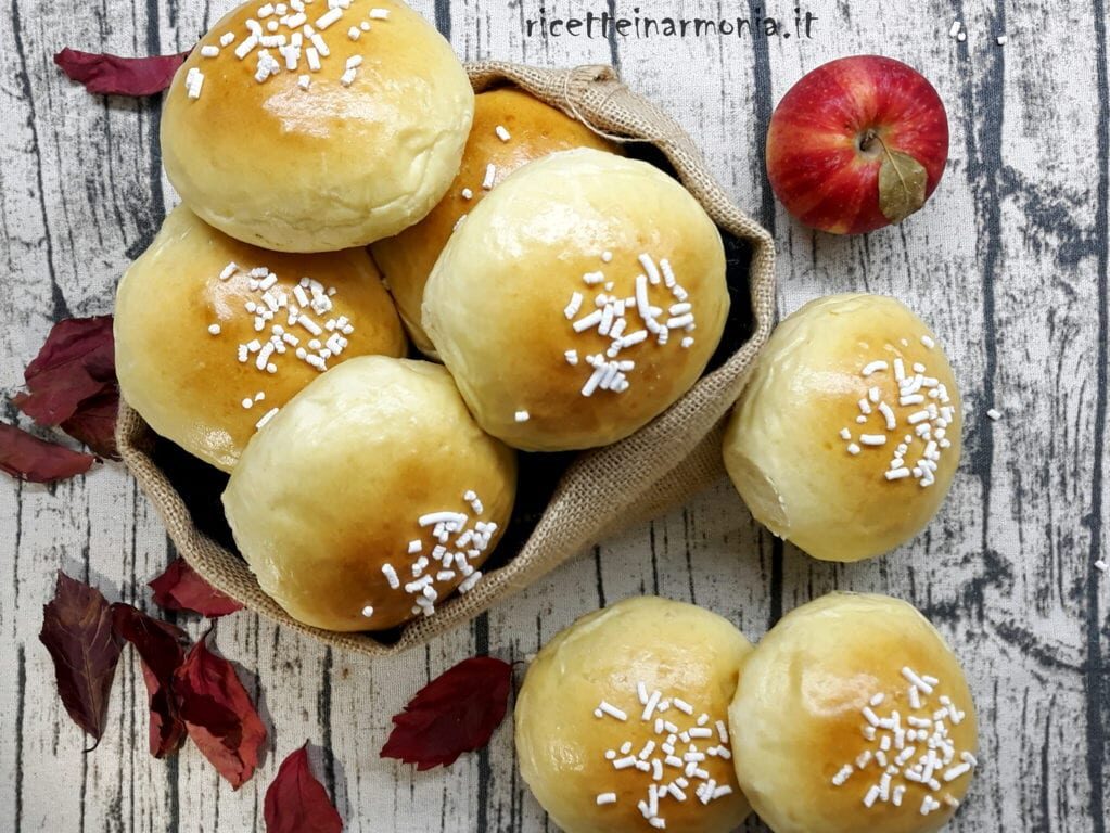 Brioche di mela